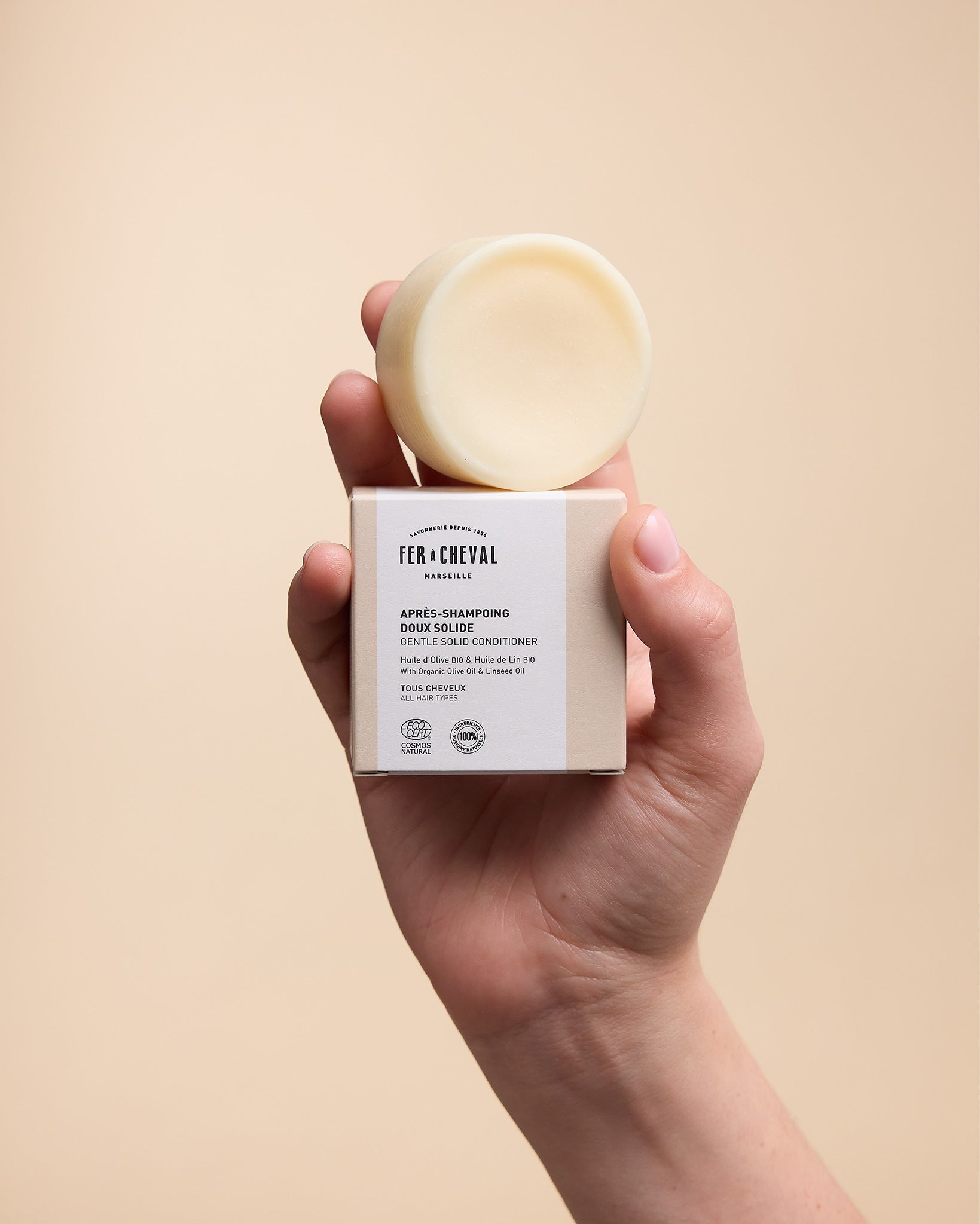 Cadeau Soin Solide: Nettoyant Shampoing Après-shampoing - Ambiance3 - Savonnerie Fer à Cheval