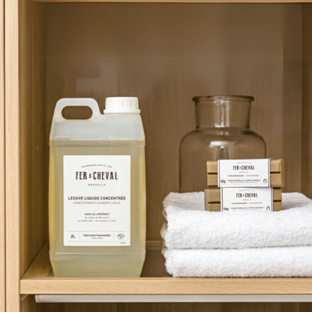 Trio Linge Propre au Naturel : Lessive 2L + 2 Sticks Détachants - Ambiance - Savonnerie Fer à Cheval